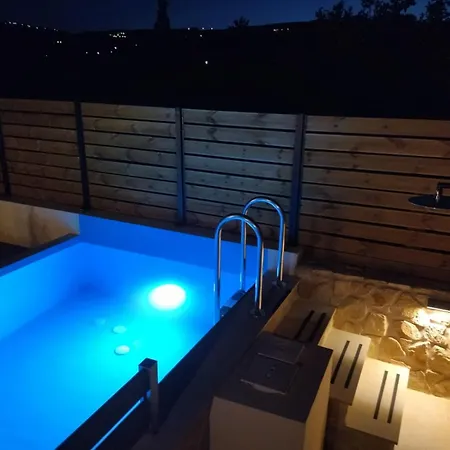 Kamara With Private Pool